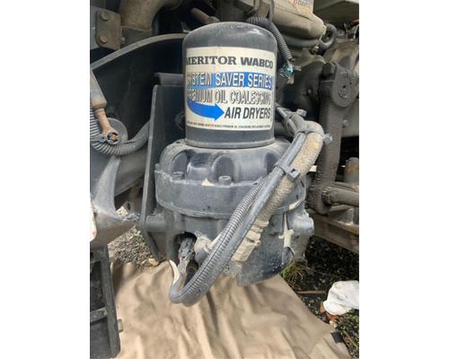  Freightliner Cascadia 125 Air Dryer #