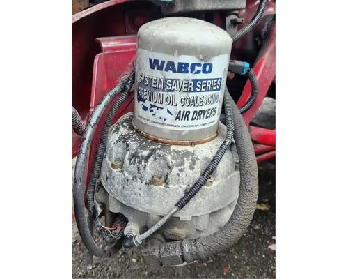  Freightliner Cascadia 125 Air Dryer #