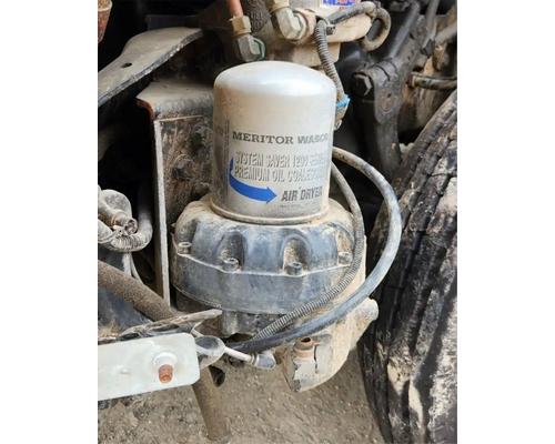  Freightliner Cascadia 125 Air Dryer #