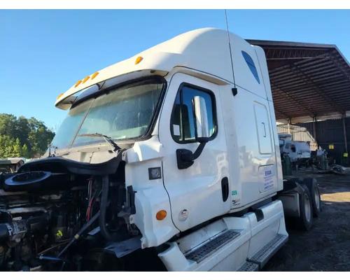  Freightliner Cascadia 125 Cab #