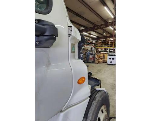  Freightliner Cascadia 125 Cowl #