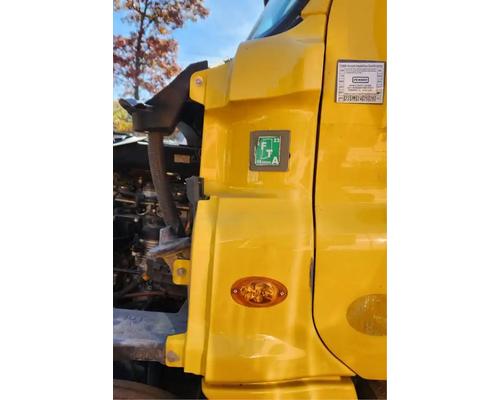  Freightliner Cascadia 125 Cowl #