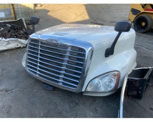  Freightliner Cascadia 125 Hood #