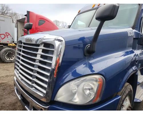  Freightliner Cascadia 125 Hood #