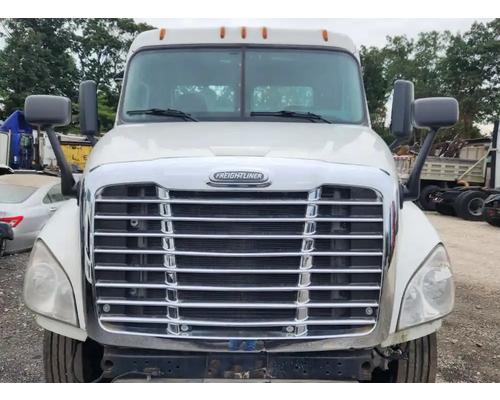  Freightliner Cascadia 125 Hood #