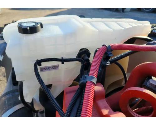  Freightliner Cascadia 125 Radiator Overflow #