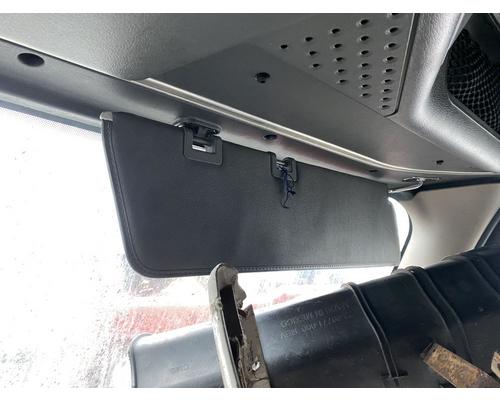  Freightliner Cascadia 125 Visor #