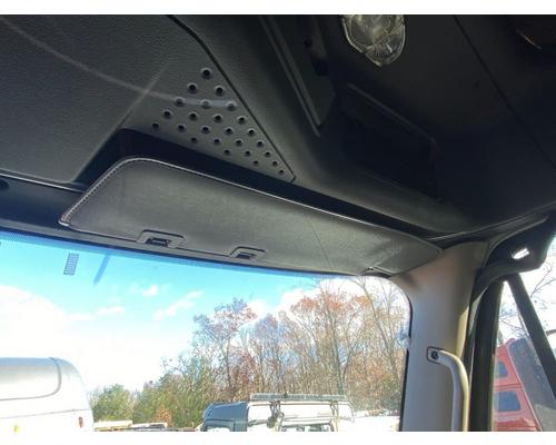  Freightliner Cascadia 125 Visor #