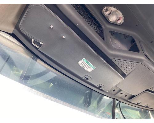  Freightliner Cascadia 125 Visor #
