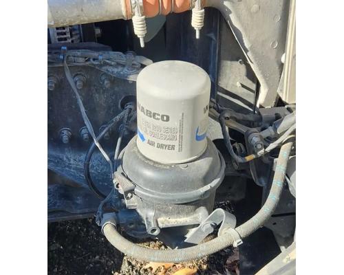  Freightliner Cascadia 126 Air Dryer #