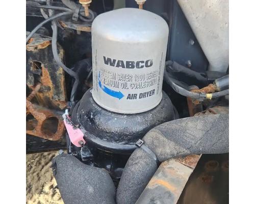  Freightliner Cascadia 126 Air Dryer #