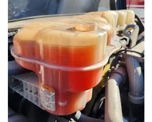 freightliner-cascadia-126-radiator-overflow #1443361