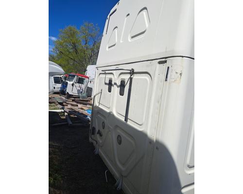 FREIGHTLINER CASCADIA Cab or Cab Mount