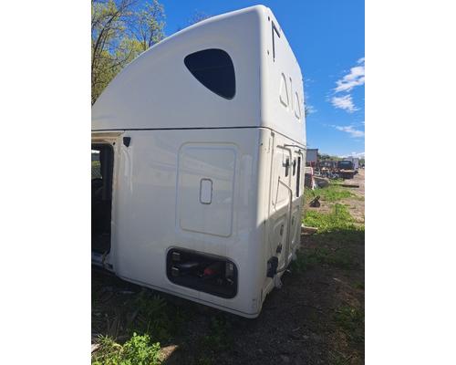 FREIGHTLINER CASCADIA Cab or Cab Mount