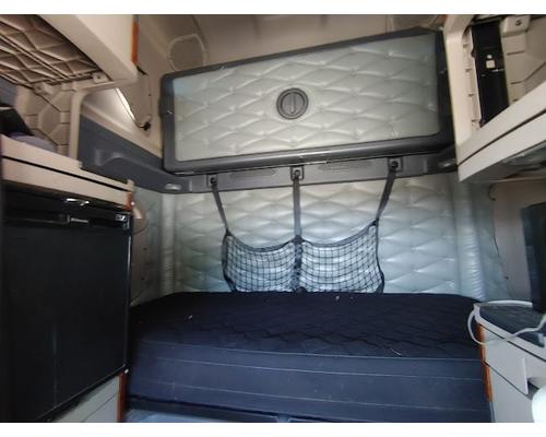 FREIGHTLINER CASCADIA Complete Vehicle