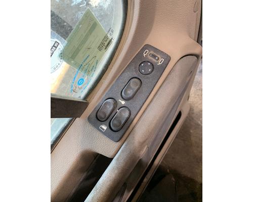 FREIGHTLINER CASCADIA Door Assembly, Front
