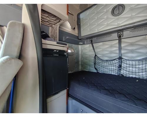 FREIGHTLINER CASCADIA Parts Vehicles