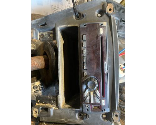 FREIGHTLINER CASCADIA Radio