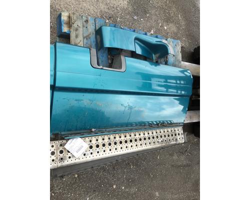 2010-freightliner-cascadia-skirt #1390562