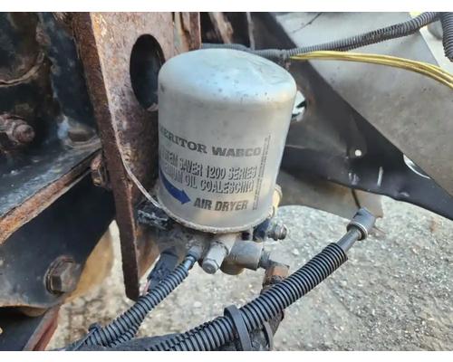  Freightliner Columbia 112 Air Dryer #