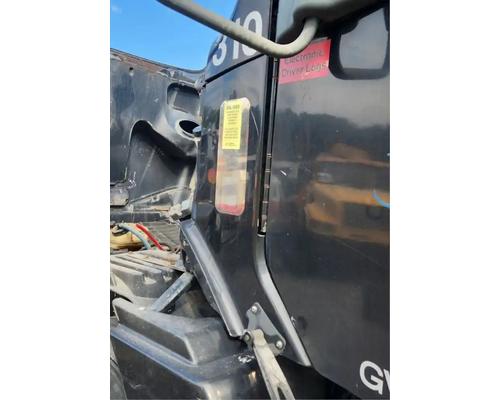  Freightliner Columbia 120 Cowl #