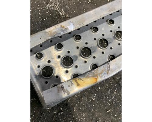 FREIGHTLINER COLUMBIA 120 Step