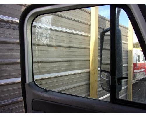  Freightliner Columbia 120 Windshield #