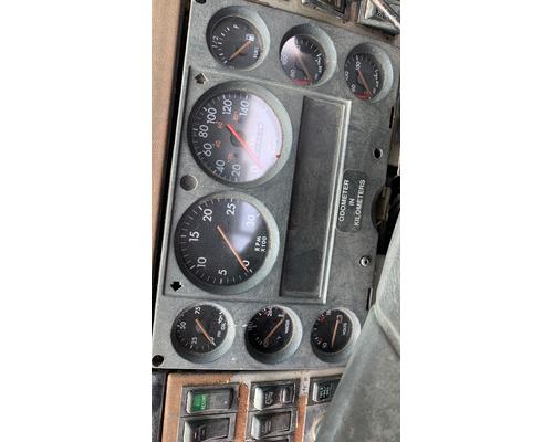 FREIGHTLINER FL112 Instrument Cluster