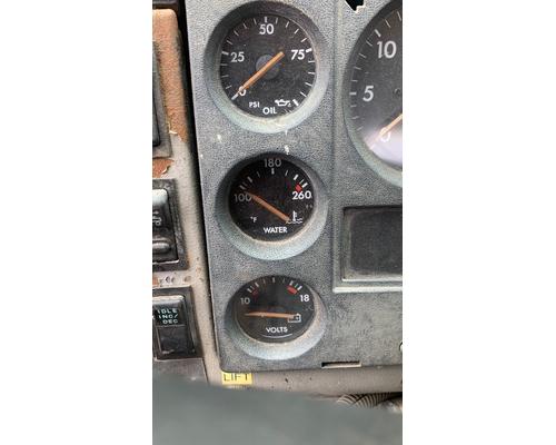 FREIGHTLINER FL112 Instrument Cluster