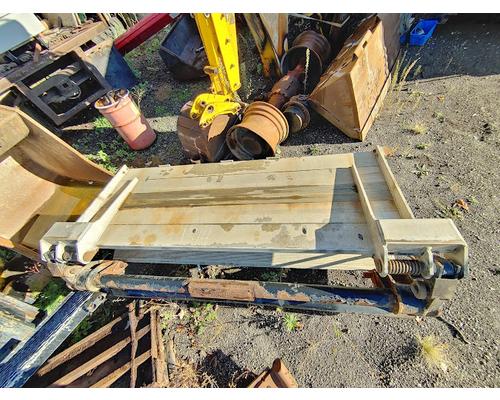 FREIGHTLINER FL80 LiftgateTailgates