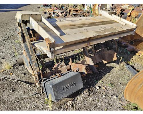 FREIGHTLINER FL80 LiftgateTailgates