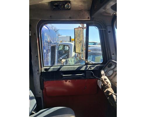 FREIGHTLINER FLC Cab or Cab Mount