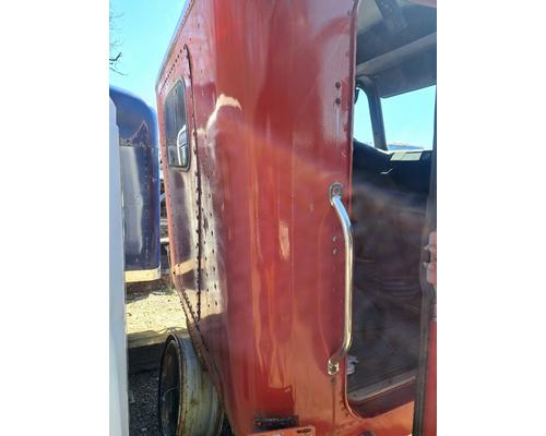 FREIGHTLINER FLC Cab or Cab Mount