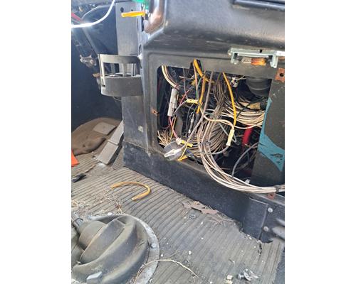 FREIGHTLINER FLC Cab or Cab Mount