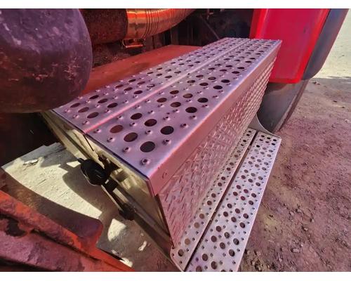freightliner-fld112sd-battery-box #1449786