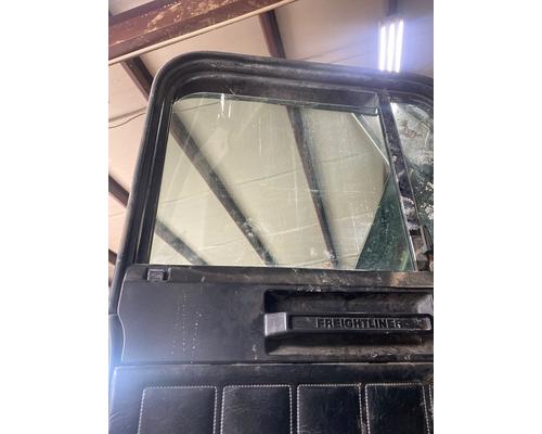 freightliner-fld112sd-windshield #721012