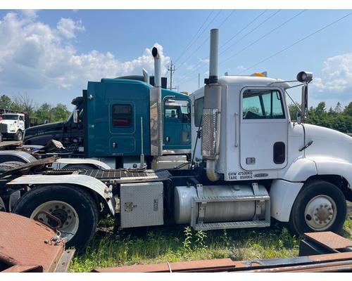 FREIGHTLINER FLD112 Complete Vehicle