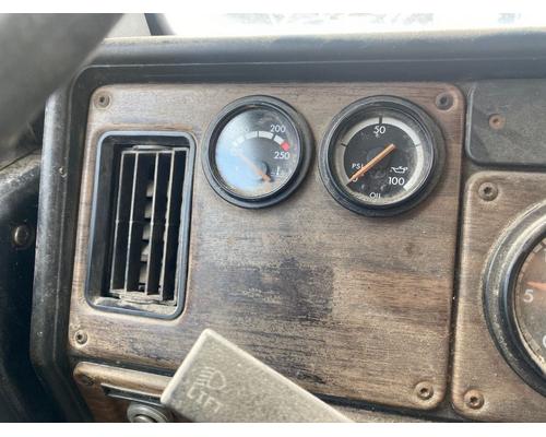  Freightliner FLD112 Instrument Cluster #