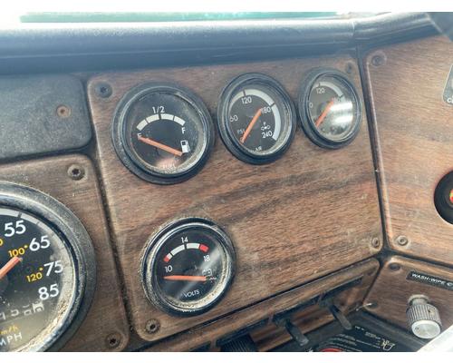  Freightliner FLD112 Instrument Cluster #