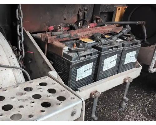 Freightliner FLD120SD Battery Box # Freightliner FLD120SD Battery Box #