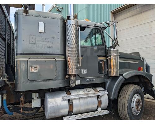 FREIGHTLINER FLD120SD Consignment sale