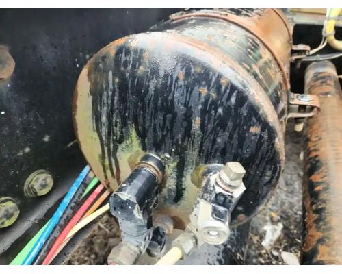 Freightliner FLD120 Air Tank # Freightliner FLD120 Air Tank #