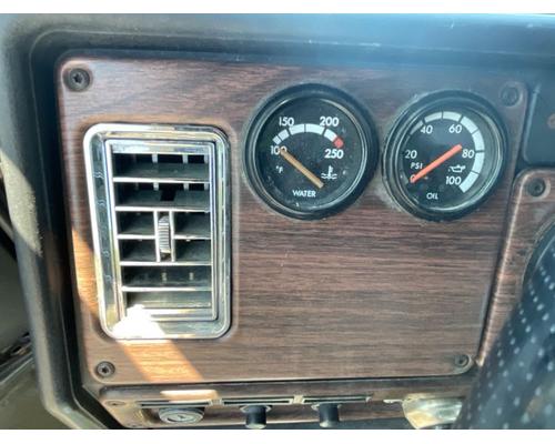  Freightliner FLD120 Instrument Cluster #