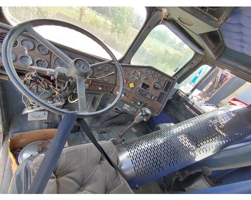 FREIGHTLINER FLD120 Rebuilders