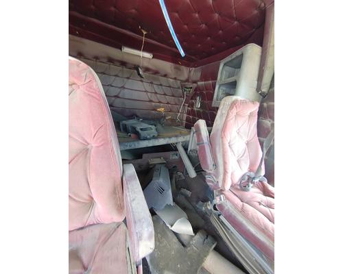 FREIGHTLINER FLD132 XL CLASSIC Parts Vehicles