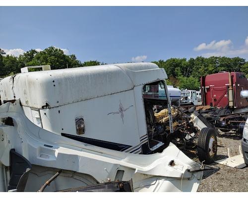 FREIGHTLINER FLD132 XL CLASSIC Parts Vehicles