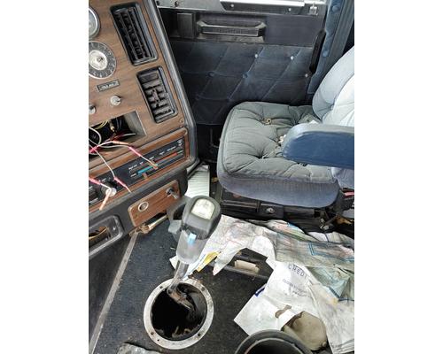 FREIGHTLINER FLD132 XL CLASSIC Parts Vehicles