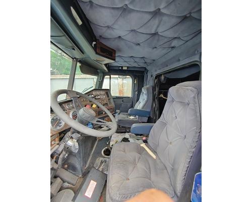 FREIGHTLINER FLD132 XL CLASSIC Parts Vehicles