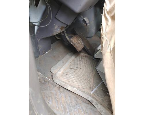 FREIGHTLINER M2 106 Parts Vehicles