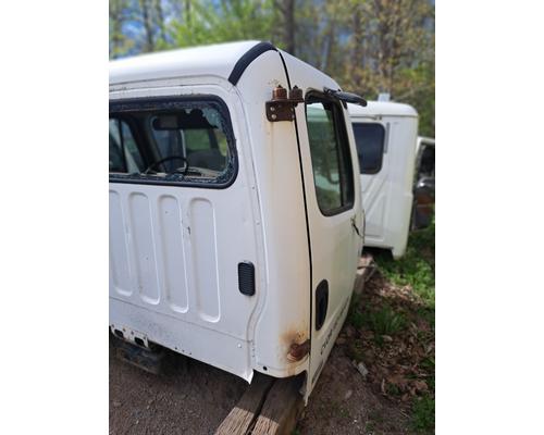 FREIGHTLINER M2 112 Cab or Cab Mount